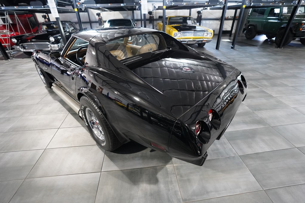 1975 Chevrolet Corvette Image 4
