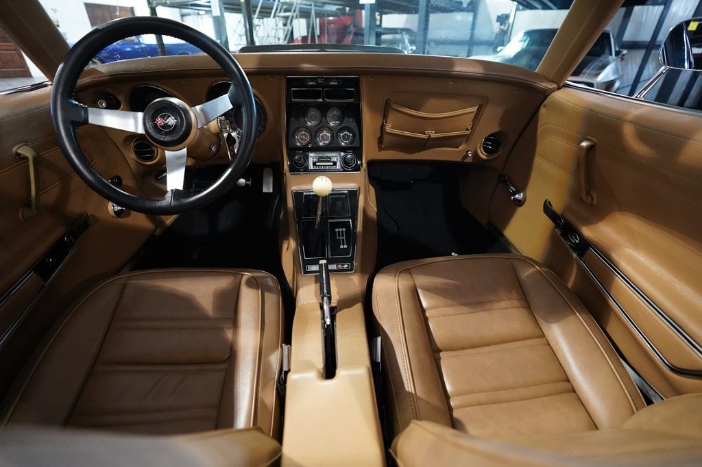 1975 Chevrolet Corvette Image 11