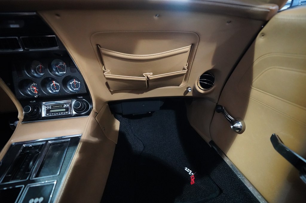 1975 Chevrolet Corvette Image 15