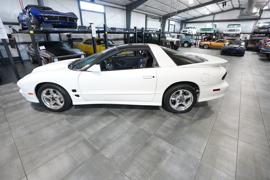 1998 Pontiac Firebird Image 3