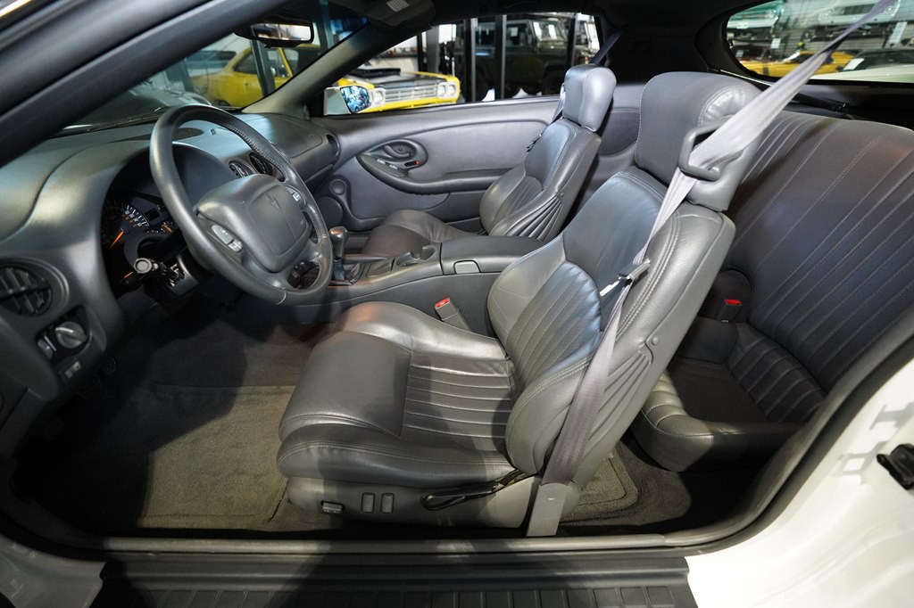 1998 Pontiac Firebird Image 16