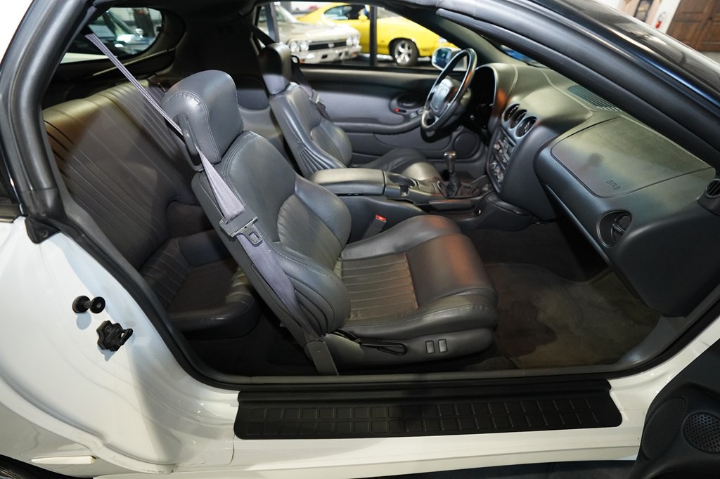 1998 Pontiac Firebird Image 18