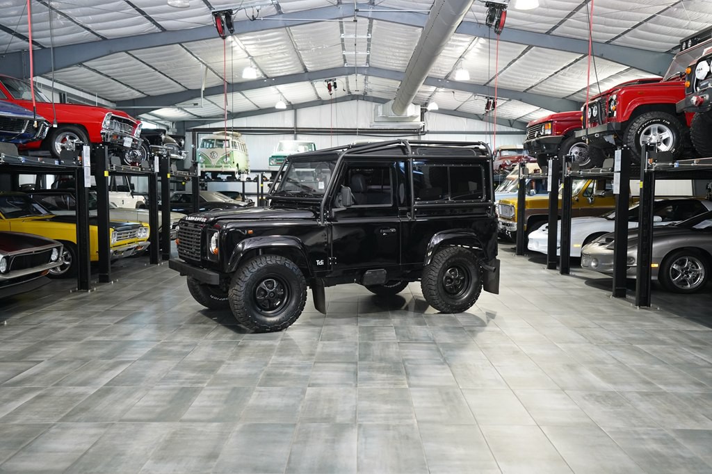 1995 Land Rover Defender Image 1