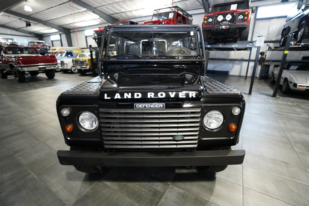 1995 Land Rover Defender Image 9