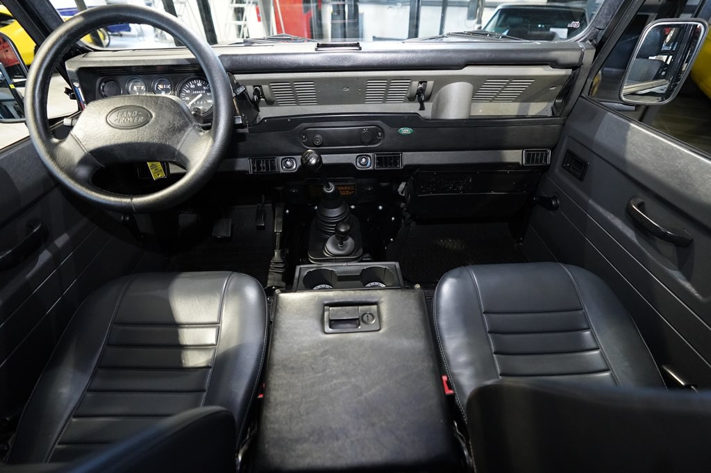 1995 Land Rover Defender Image 10