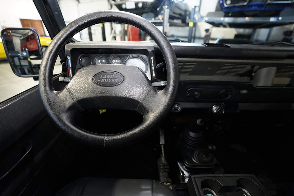 1995 Land Rover Defender Image 11