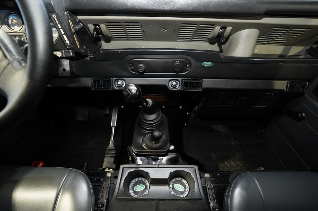 1995 Land Rover Defender Image 12