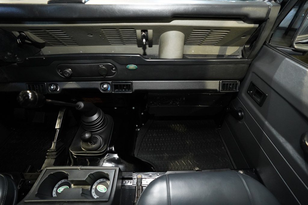 1995 Land Rover Defender Image 13