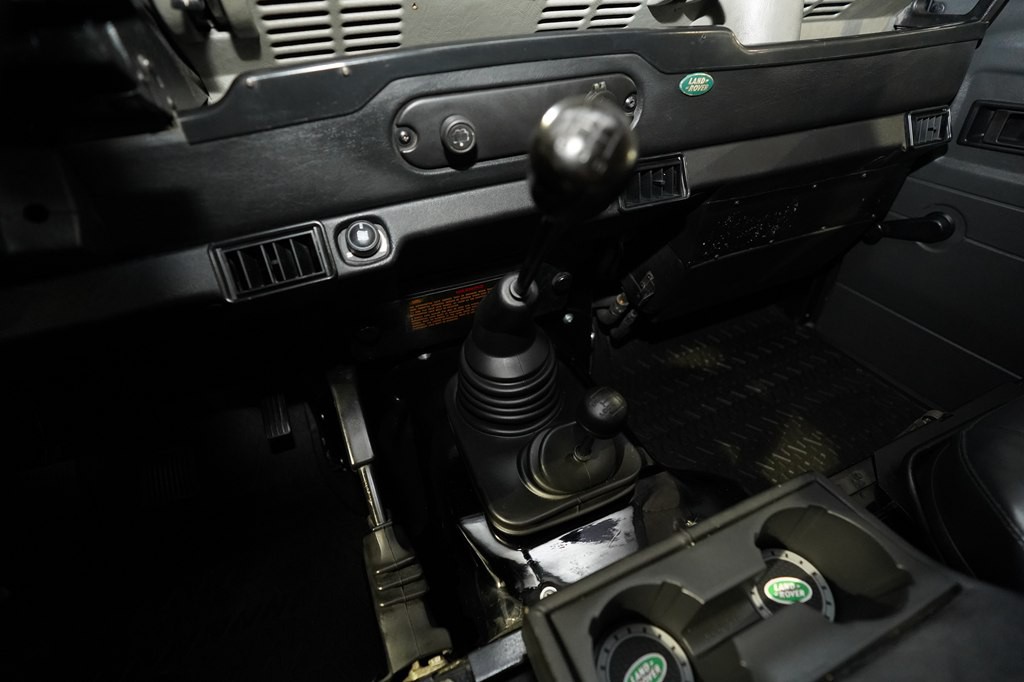 1995 Land Rover Defender Image 14