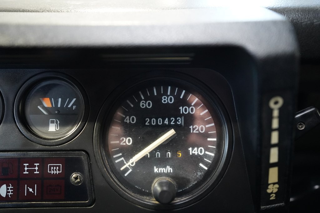 1995 Land Rover Defender Image 15