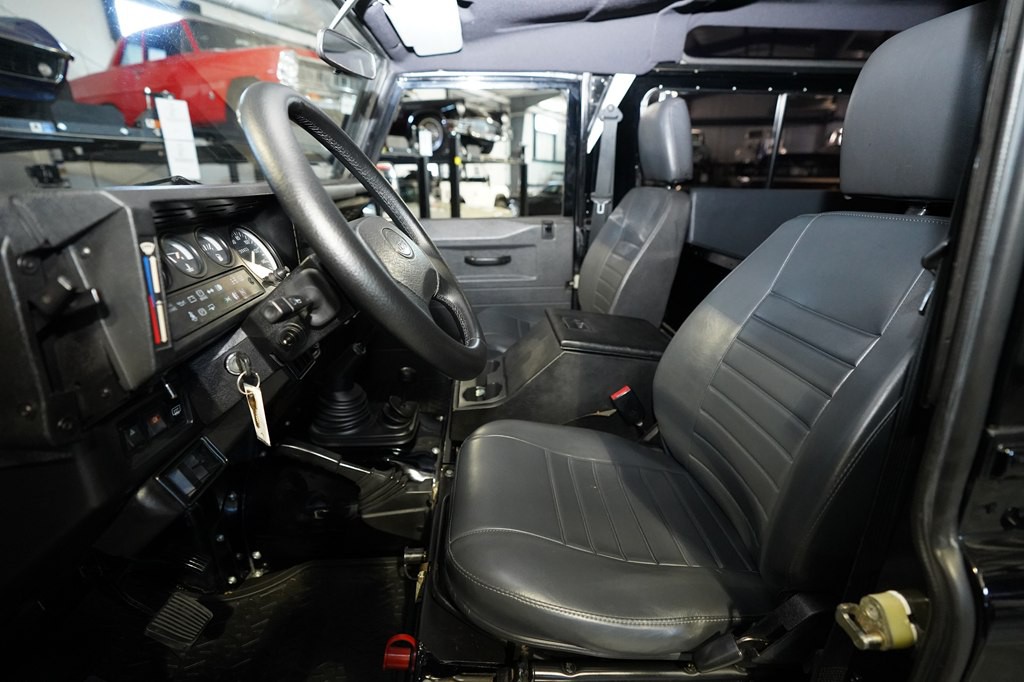1995 Land Rover Defender Image 16