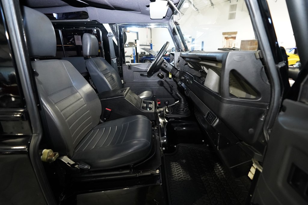 1995 Land Rover Defender Image 18