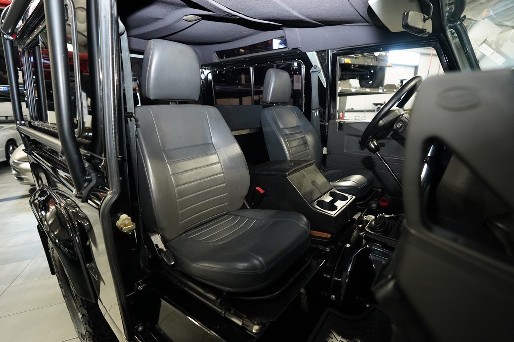 1995 Land Rover Defender Image 19