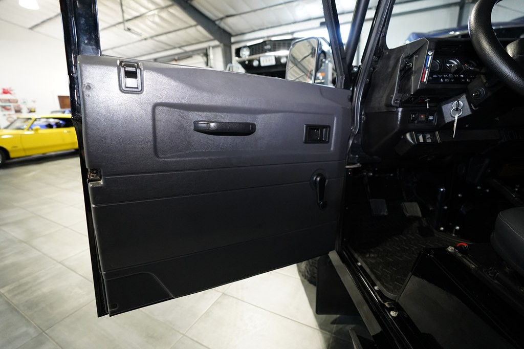 1995 Land Rover Defender Image 21
