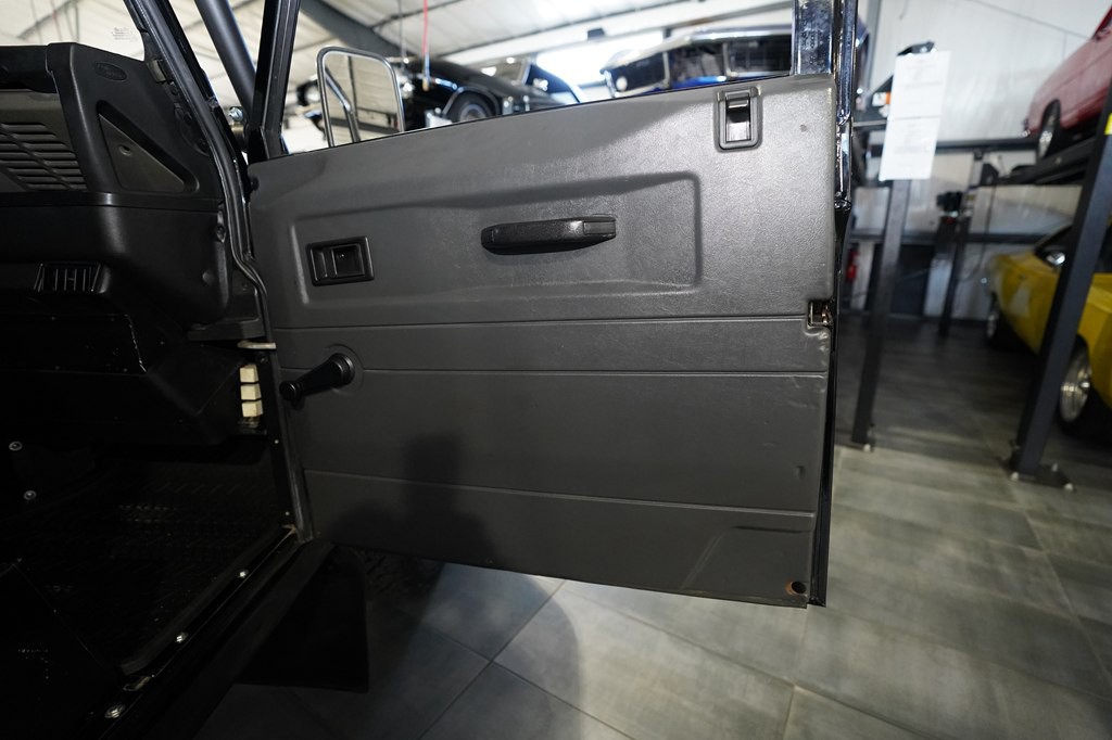 1995 Land Rover Defender Image 22