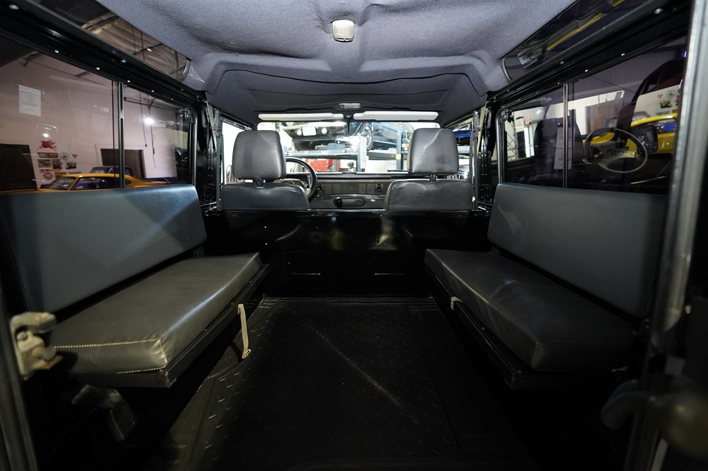 1995 Land Rover Defender Image 23