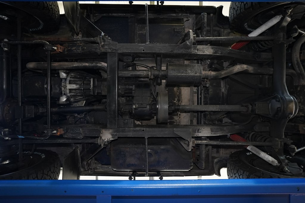 1995 Land Rover Defender Image 35