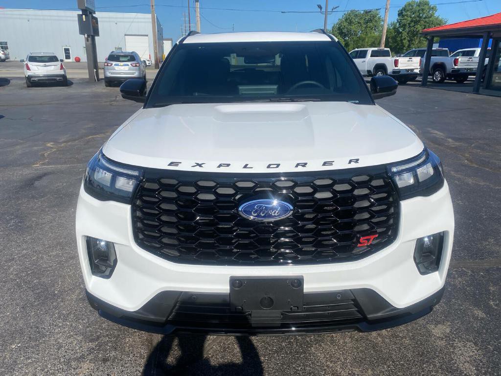 2025 Ford Explorer Image 2