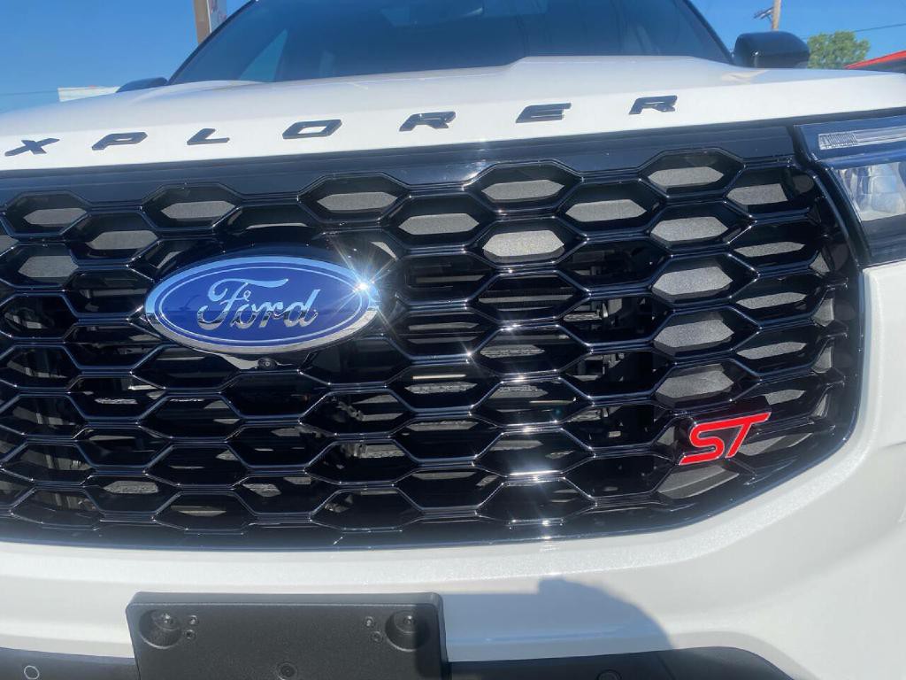 2025 Ford Explorer Image 4