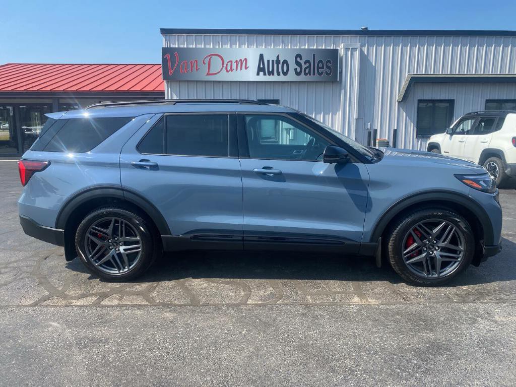 2025 Ford Explorer Image 1