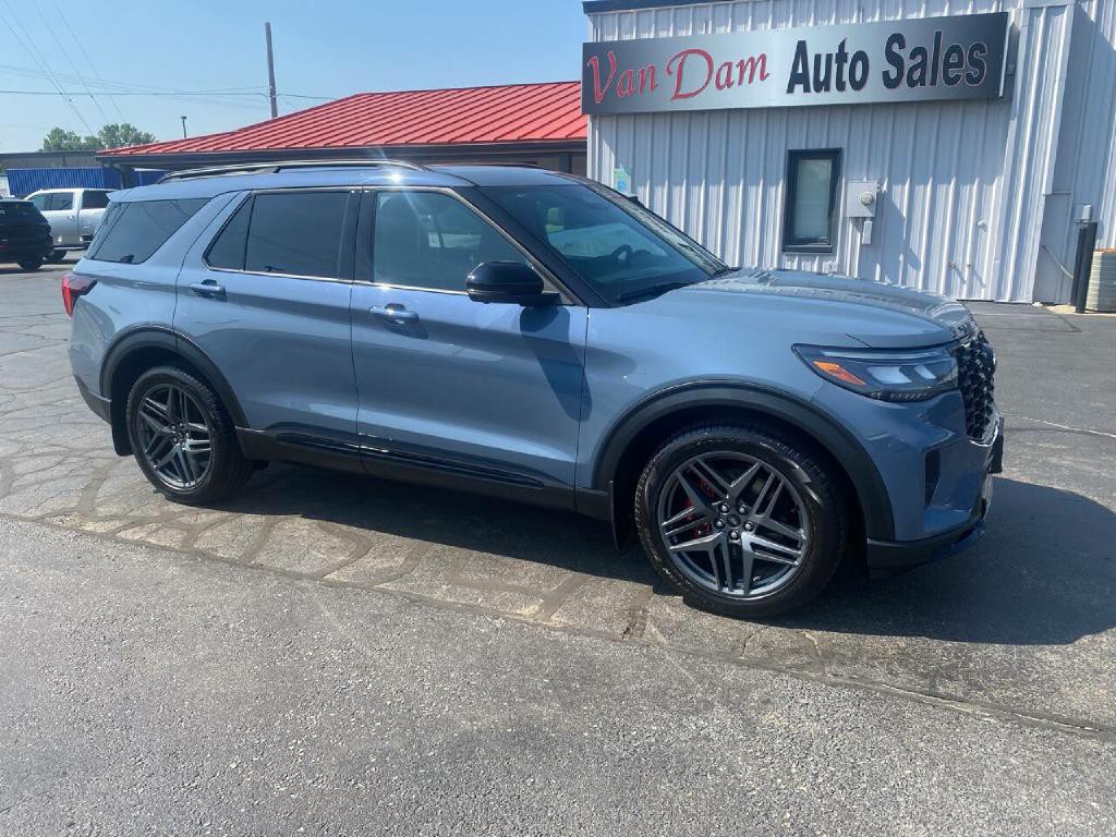 2025 Ford Explorer Image 2