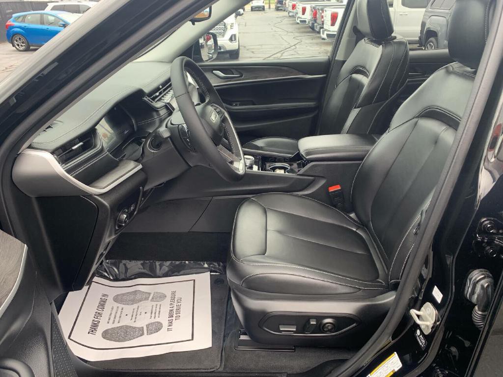 2023 Jeep Grand Cherokee Image 11