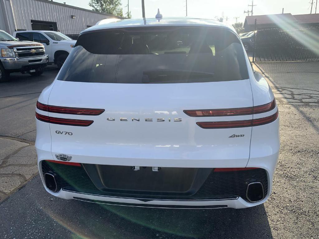 2023 Genesis GV70 Image 8