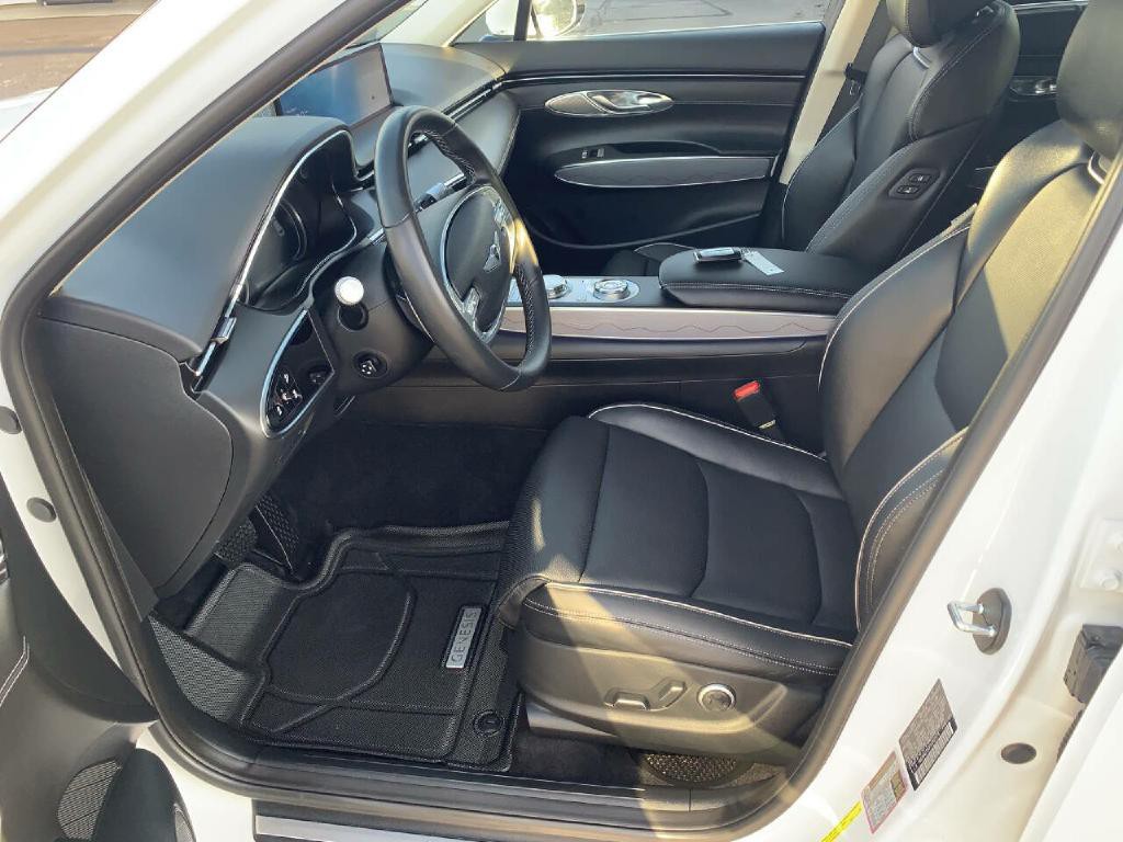 2023 Genesis GV70 Image 11