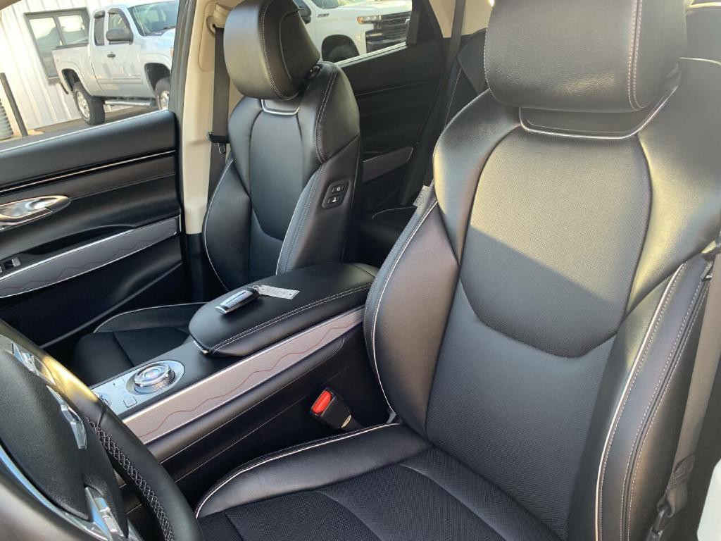 2023 Genesis GV70 Image 13
