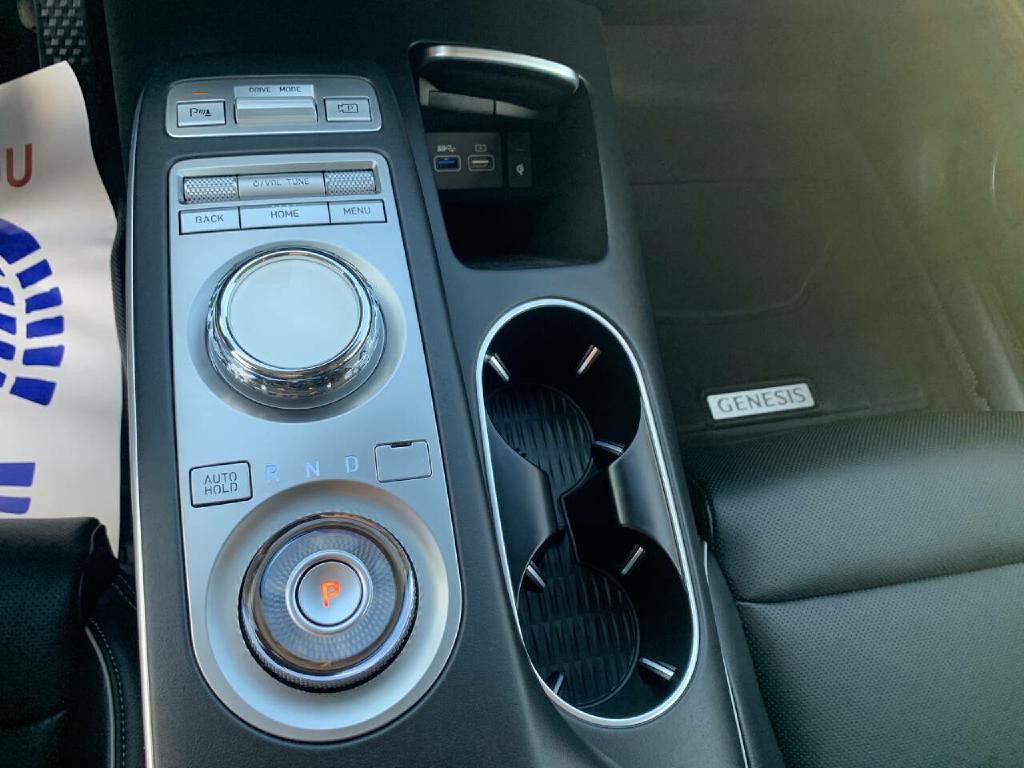 2023 Genesis GV70 Image 18