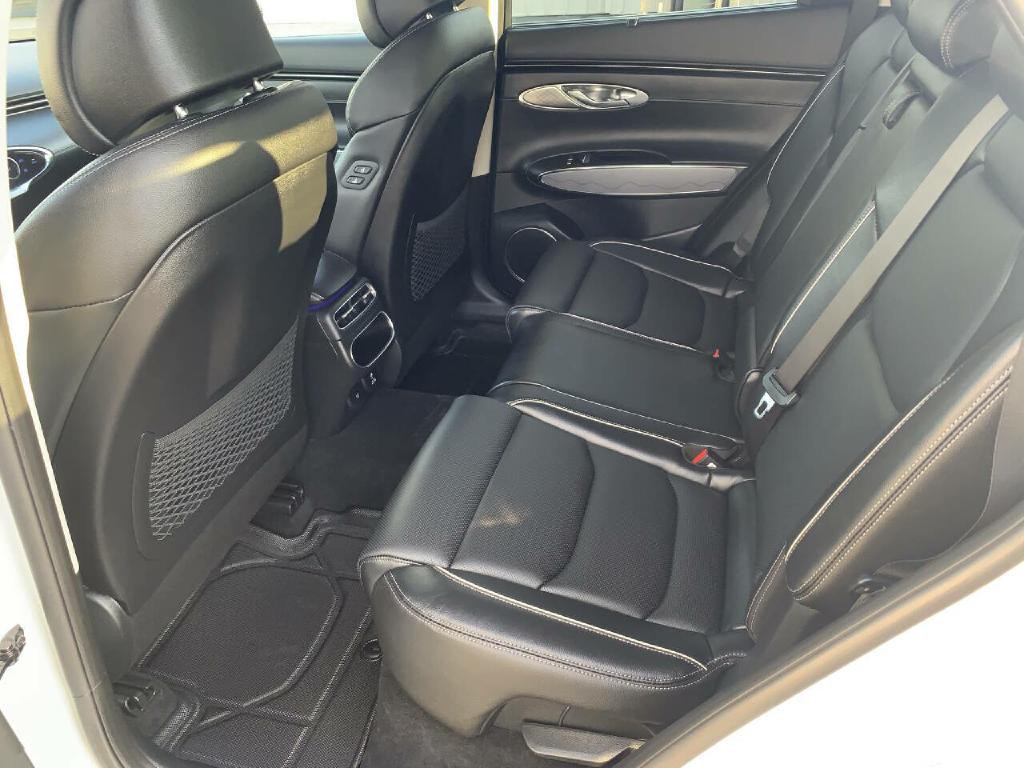2023 Genesis GV70 Image 21