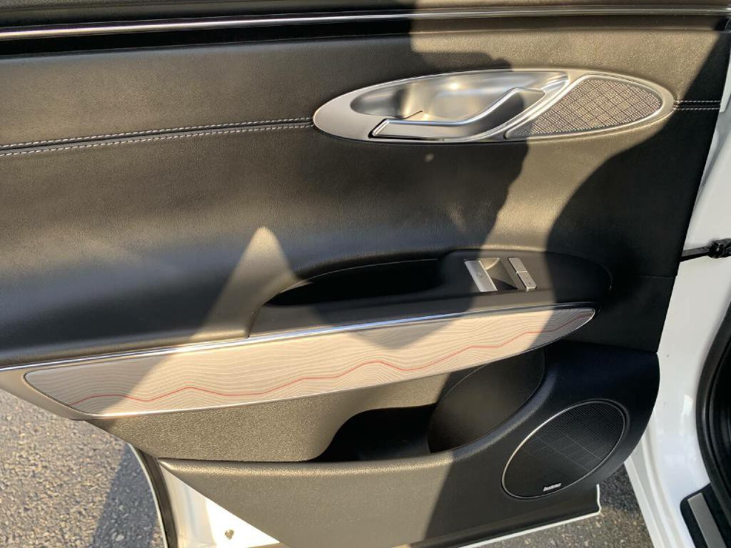 2023 Genesis GV70 Image 22