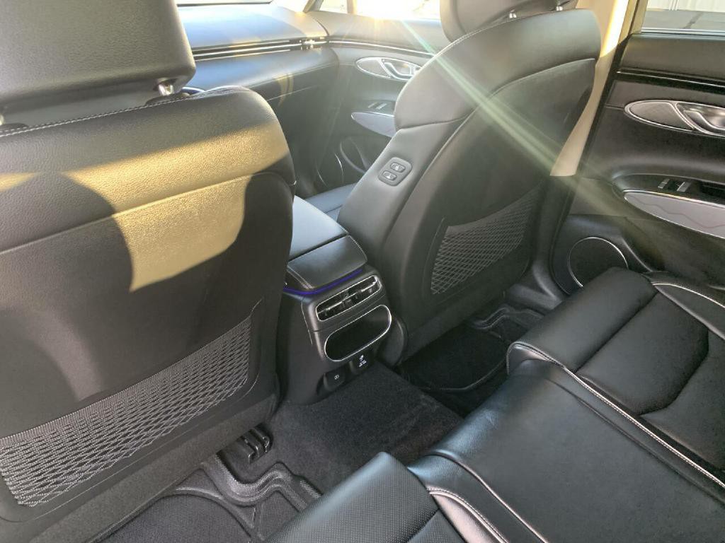 2023 Genesis GV70 Image 23
