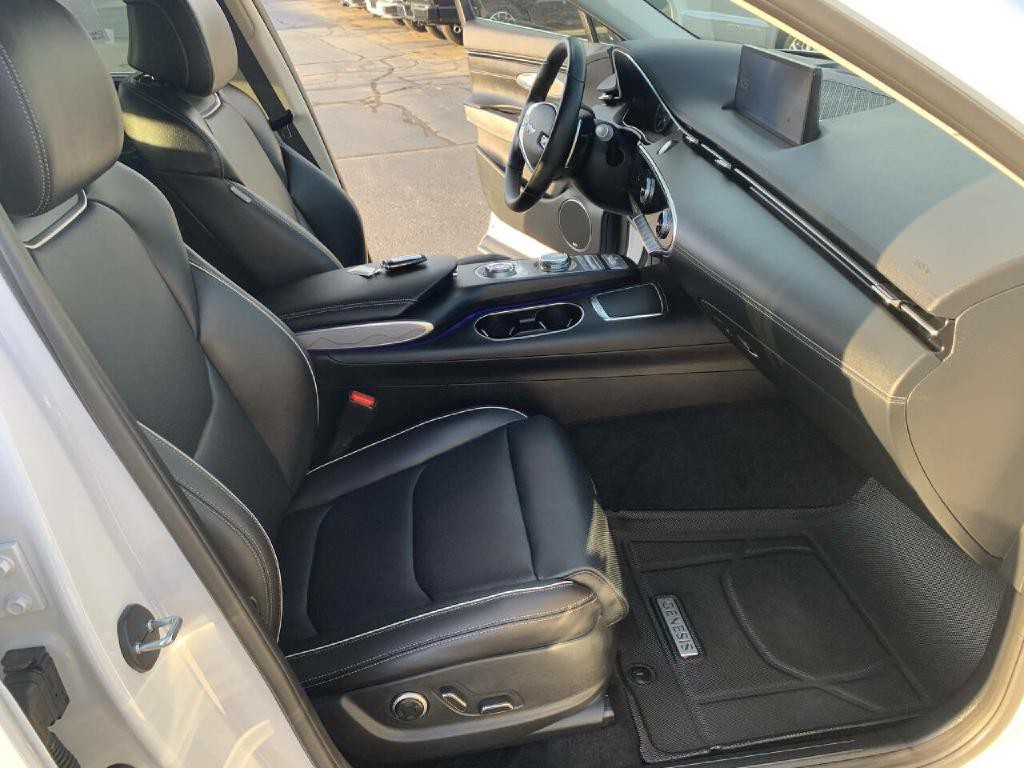 2023 Genesis GV70 Image 31