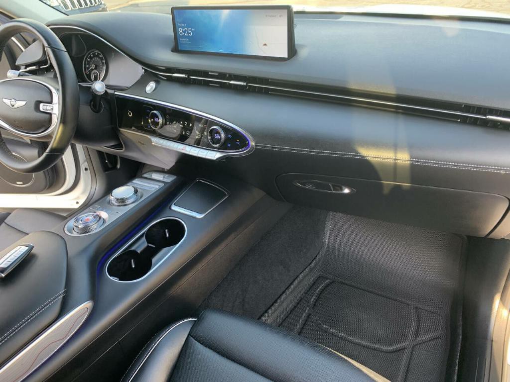 2023 Genesis GV70 Image 32