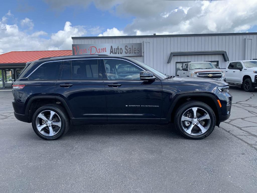 2023 Jeep Grand Cherokee Image 2
