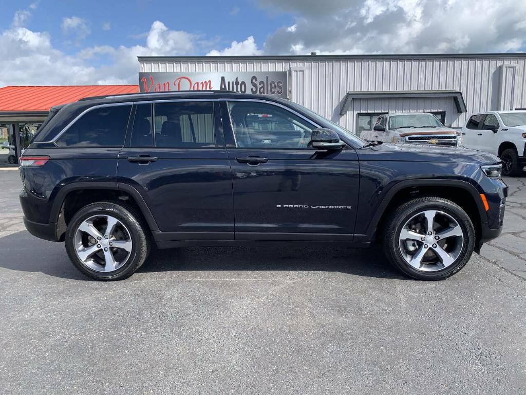 2023 Jeep Grand Cherokee Image 3
