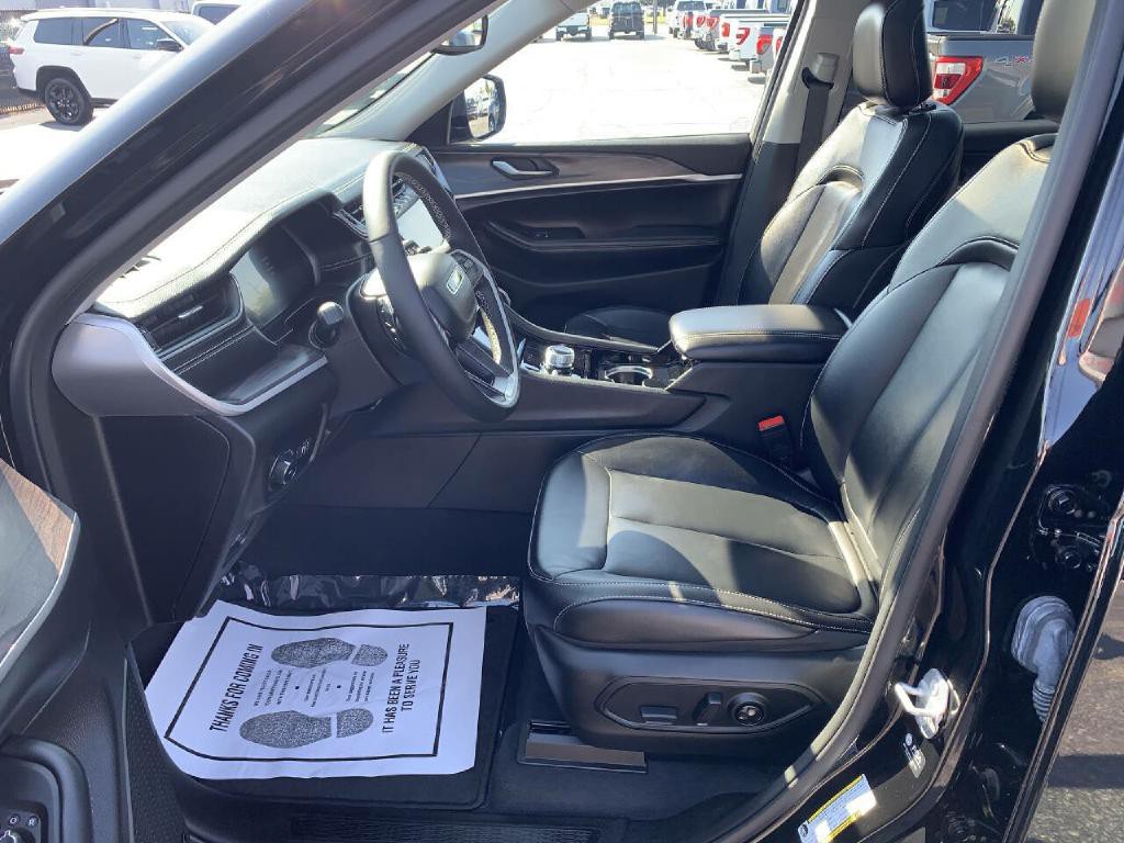 2023 Jeep Grand Cherokee Image 12
