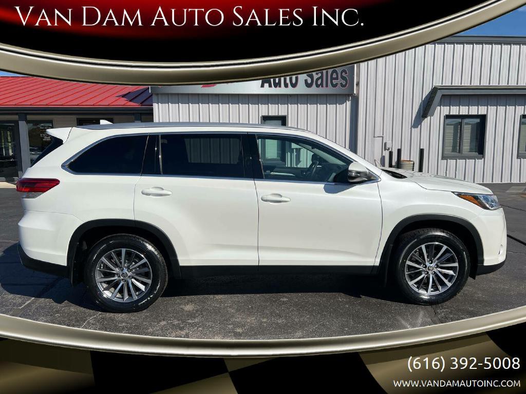 2019 Toyota Highlander Image 1
