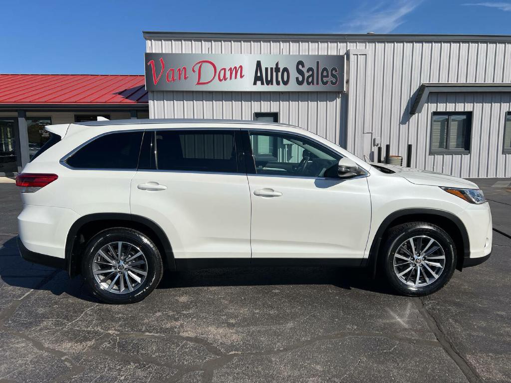 2019 Toyota Highlander Image 2