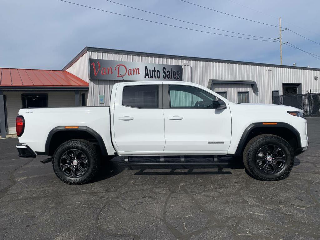 2024 GMC Canyon Image 2