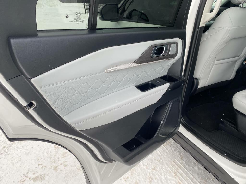 2025 Ford Explorer Image 17