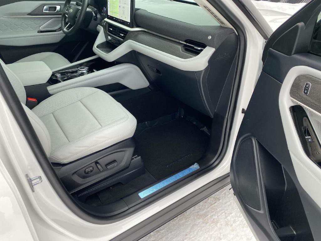 2025 Ford Explorer Image 25