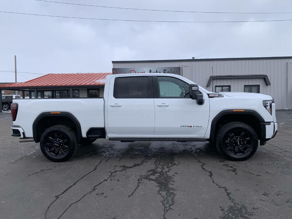 2025 GMC Sierra 2500 Image 2