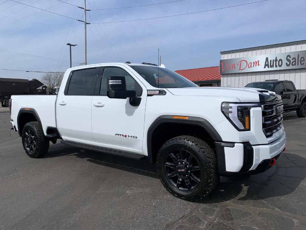 2025 GMC Sierra 3500 Image 2