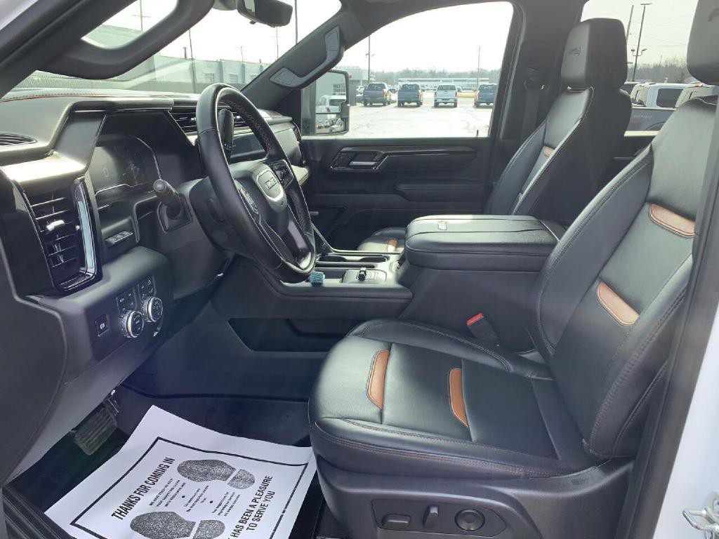 2025 GMC Sierra 3500 Image 11