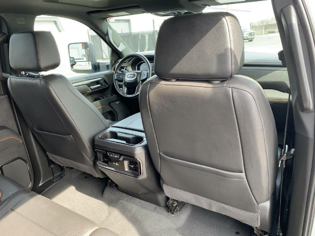 2025 GMC Sierra 3500 Image 32