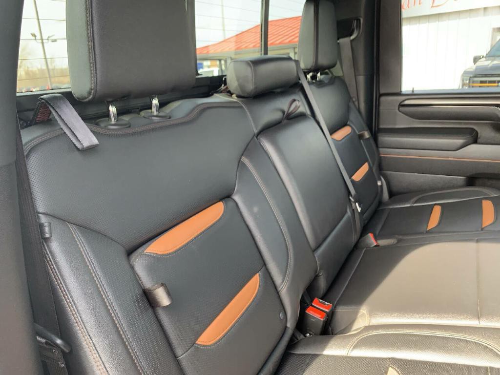 2025 GMC Sierra 3500 Image 33