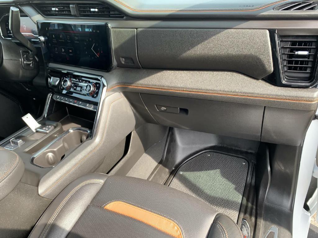 2025 GMC Sierra 3500 Image 36