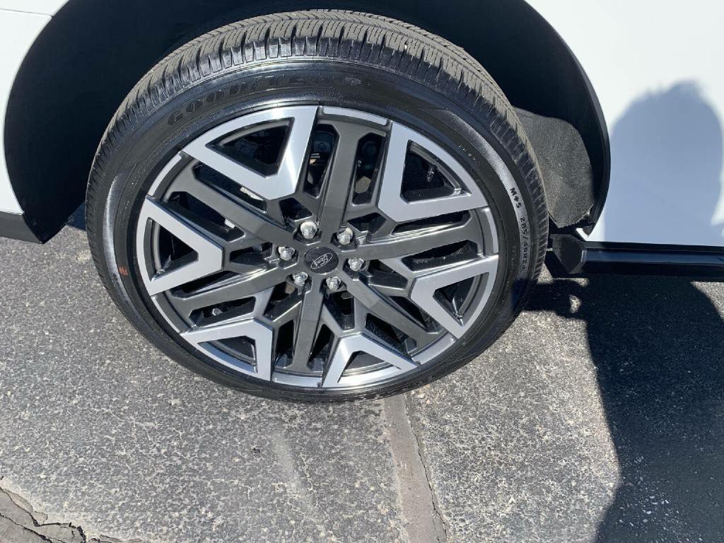 2025 Ford Expedition Image 9